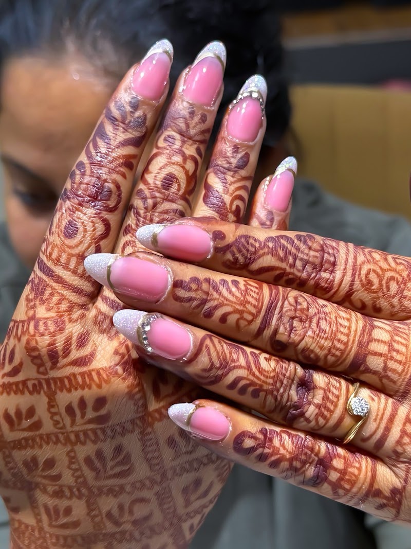 she n me, hair salon in Varanasi, India, photo 3 of 10